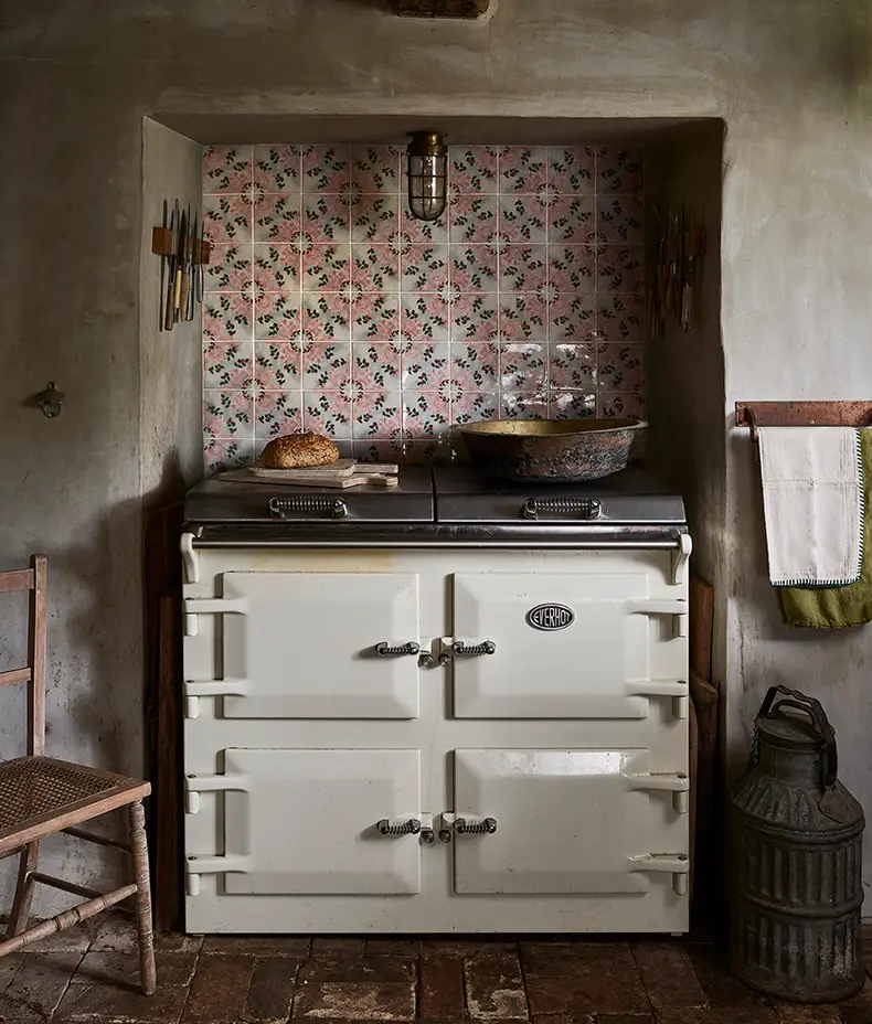 nonnas-kitchen-nuvola-melograno-1 italian style kitchen tile in the UK
